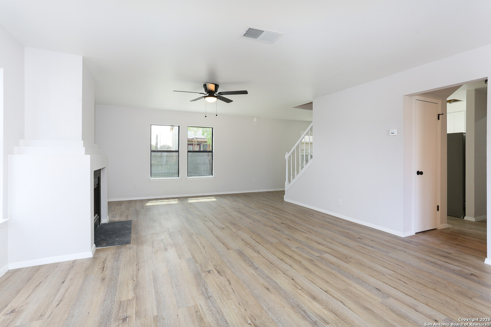 6870 Flaming Ridge Drive Converse, TX 78109 - Photo 3 of 21