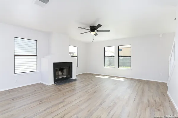 $1,695 | 6870 Flaming Ridge Drive, Converse, TX 78109