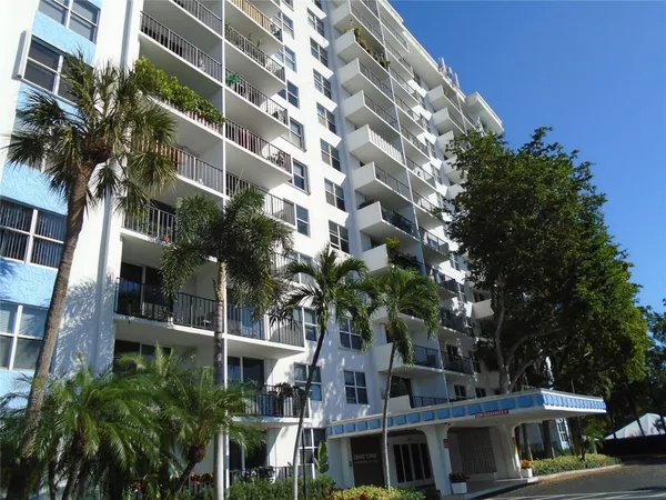 $2,100 | 1800 North Andrews Avenue, Unit 4B, Fort Lauderdale, FL 33311