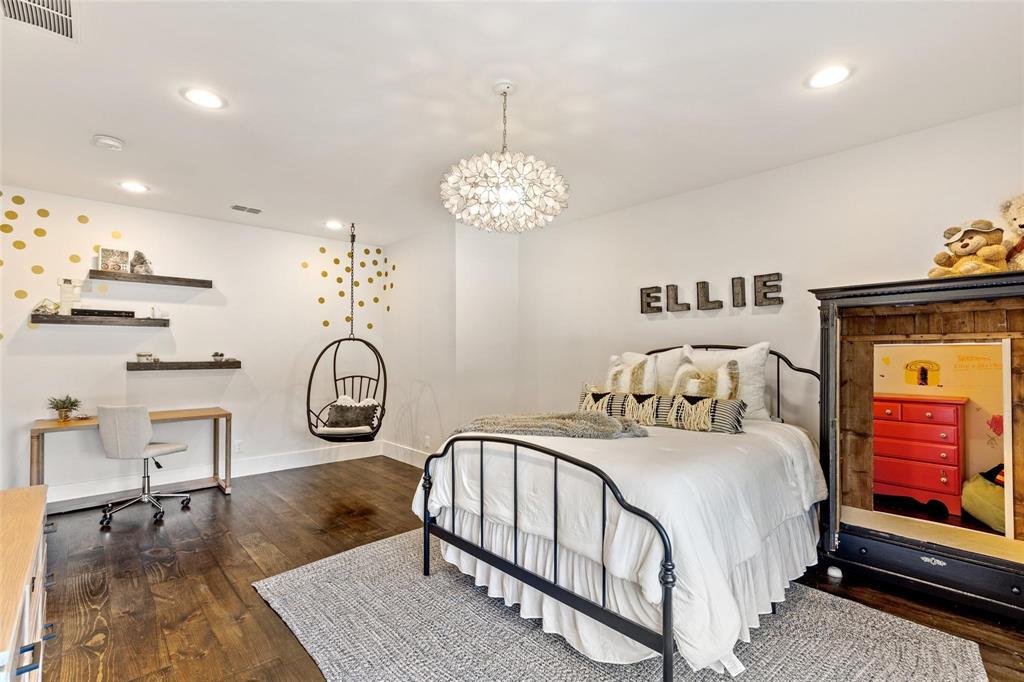 1109 East Oakdale Road Irving, TX 75060 - Photo 23 of 33 a bedroom with bed and a table