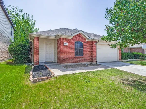 $350,000 | 11916 Hickory Circle, Fort Worth, TX 76244