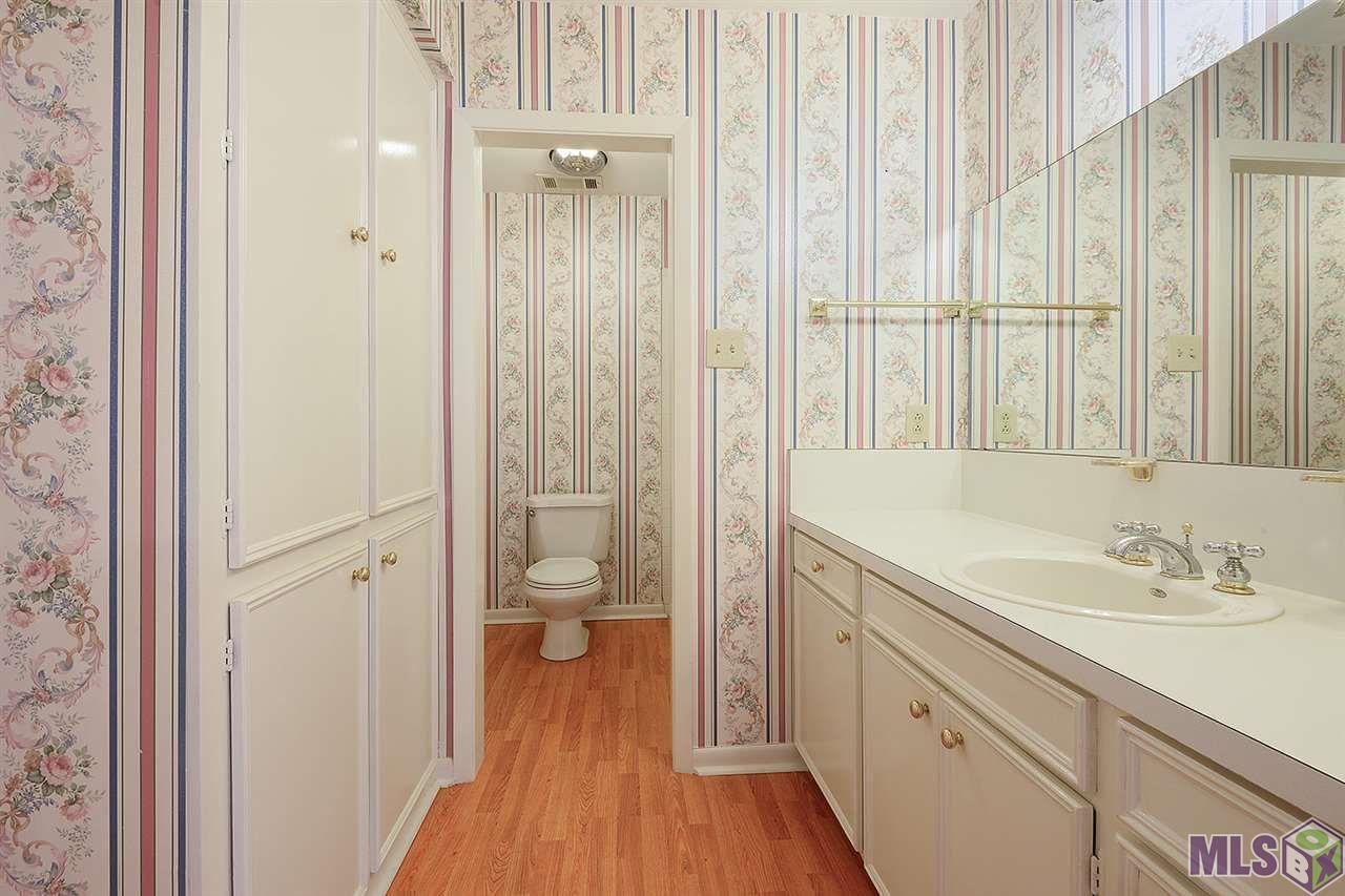 2187 Cedarcrest Avenue Baton Rouge, LA 70816 - Photo 11 of 13 Full Bath