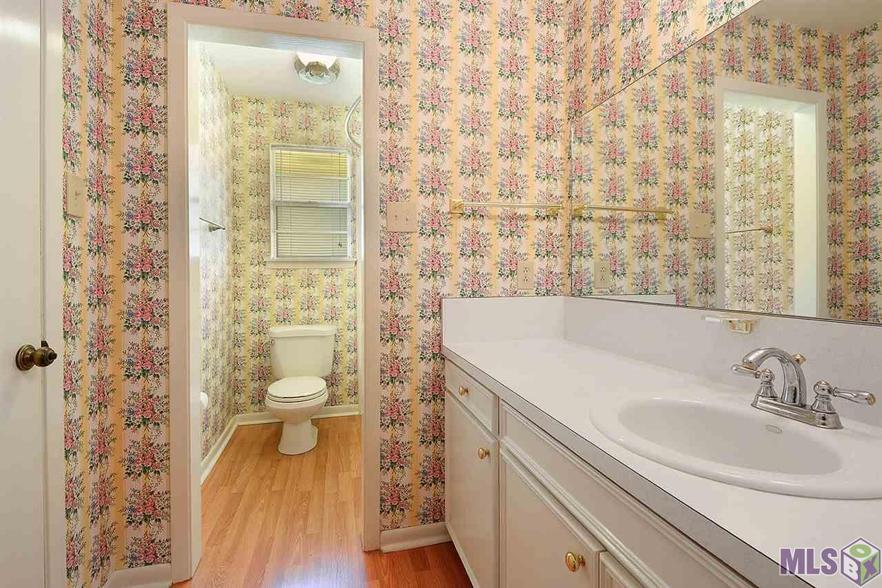 2187 Cedarcrest Avenue Baton Rouge, LA 70816 - Photo 8 of 13 Master Bathroom