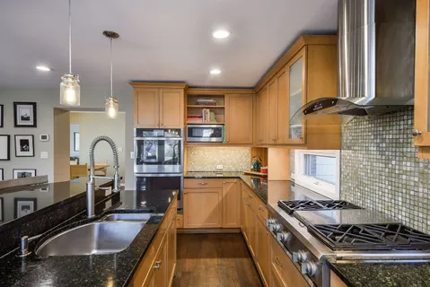 $985,000 | 541 Park Row, Glen Ellyn, IL 60137