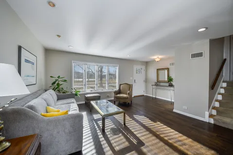 $985,000 | 541 Park Row, Glen Ellyn, IL 60137