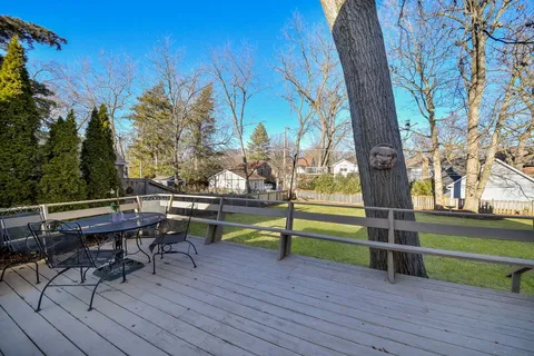 $985,000 | 541 Park Row, Glen Ellyn, IL 60137