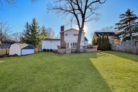 $985,000 | 541 Park Row, Glen Ellyn, IL 60137