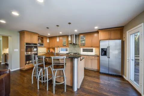 $985,000 | 541 Park Row, Glen Ellyn, IL 60137