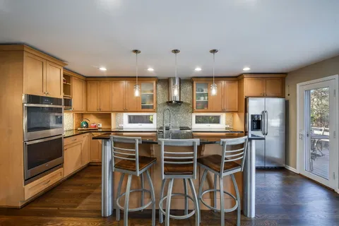 $985,000 | 541 Park Row, Glen Ellyn, IL 60137