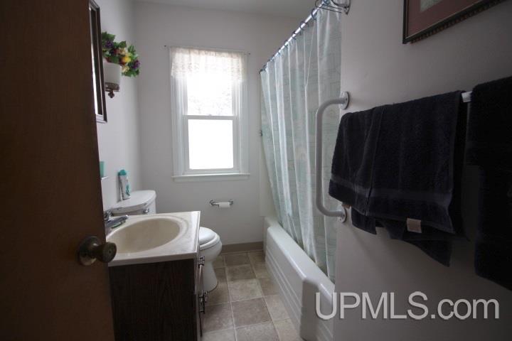 5022 18th Road Escanaba, MI 49829 - Photo 16 of 23