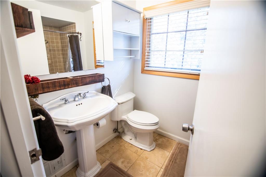 2305 Marbury Road Pittsburgh, PA 15221 - Photo 12 of 23 Gallery Image 12