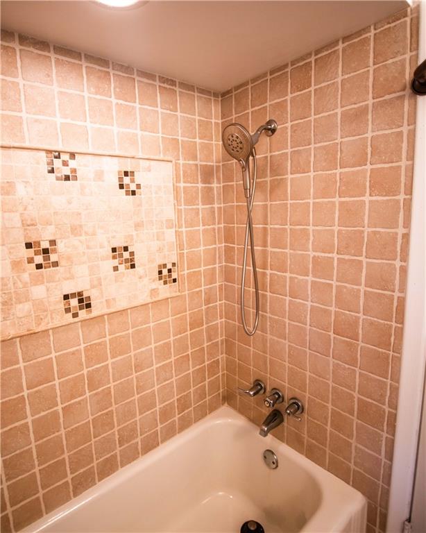 2305 Marbury Road Pittsburgh, PA 15221 - Photo 13 of 23 Gallery Image 13