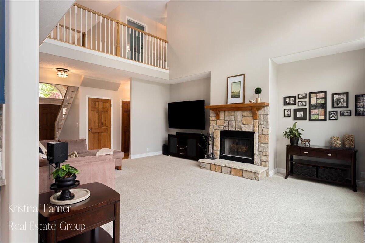 4797 Sunflower Ridge Drive Northeast Ada, MI 49301 - Photo 15 of 65 Living Room