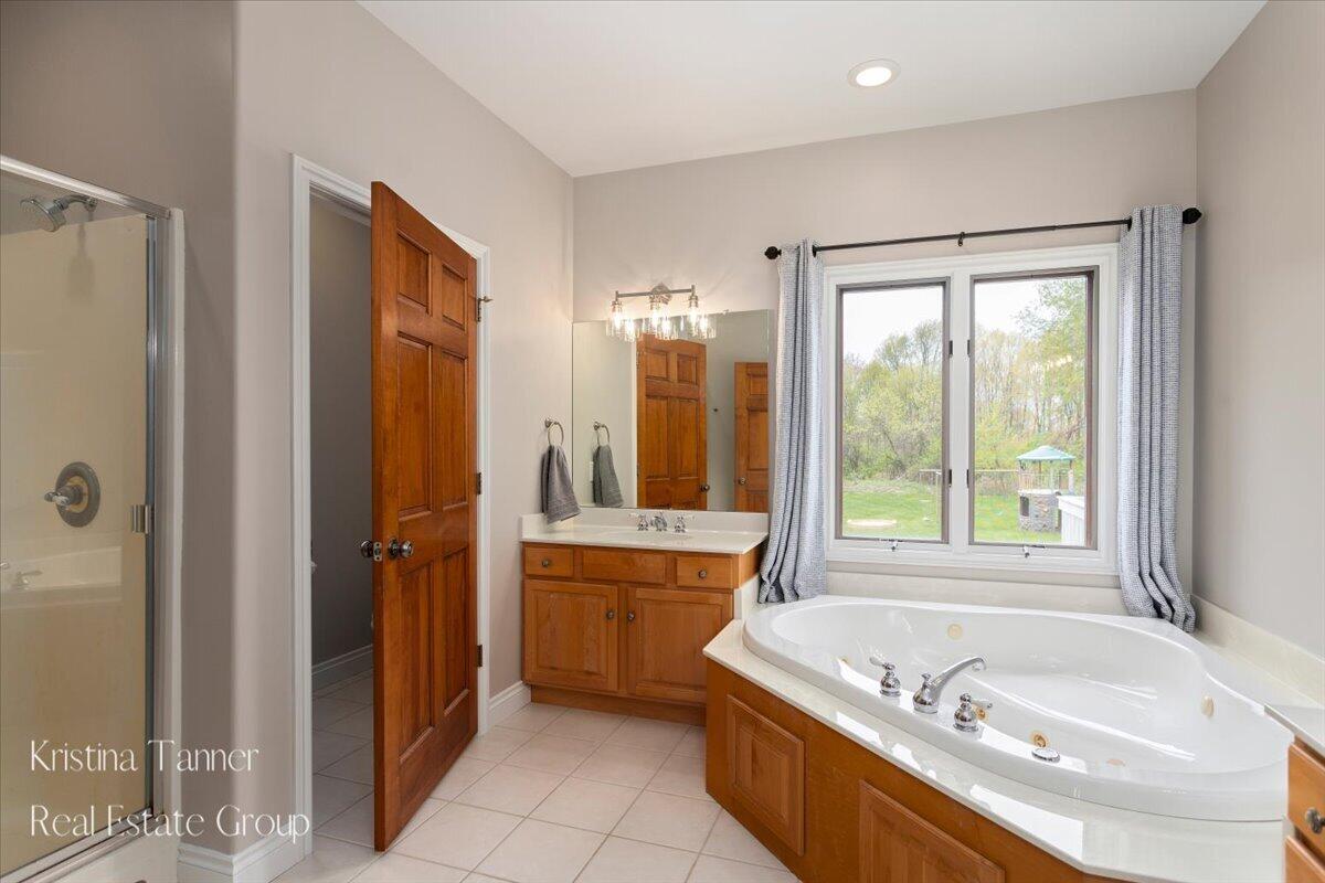 4797 Sunflower Ridge Drive Northeast Ada, MI 49301 - Photo 28 of 65 Primary Bath