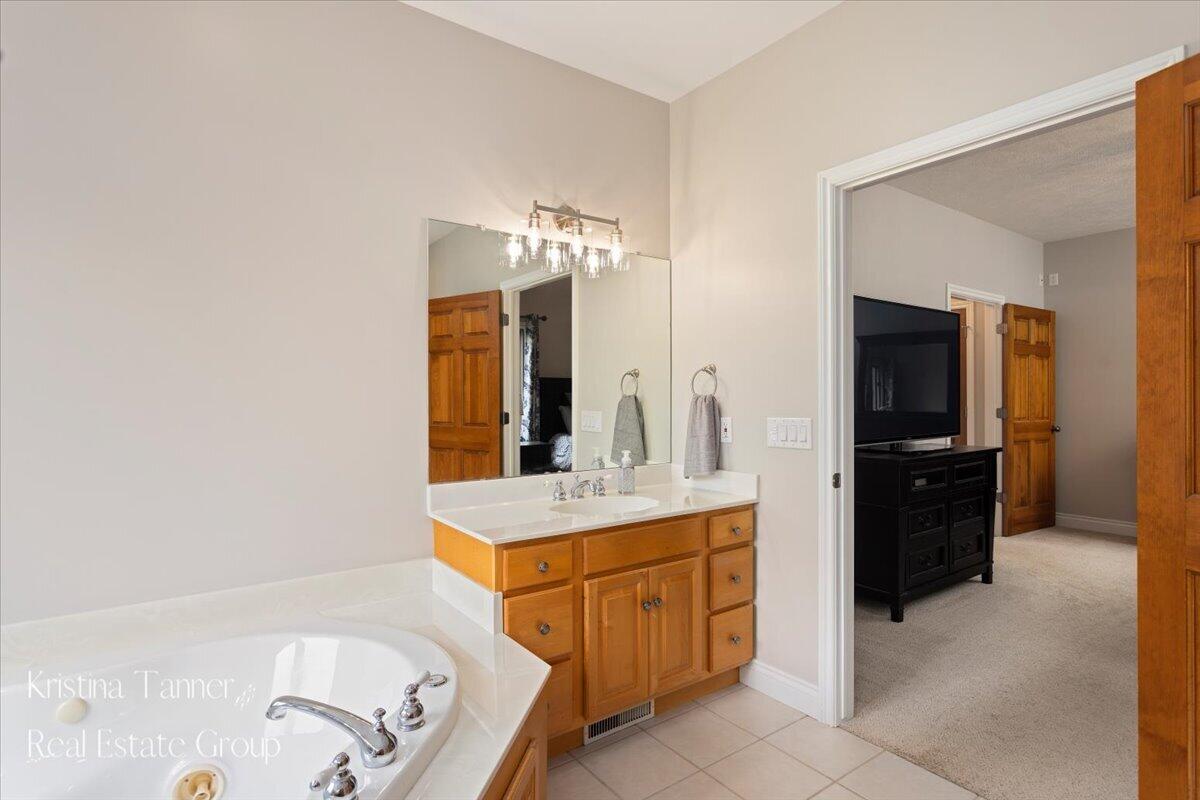 4797 Sunflower Ridge Drive Northeast Ada, MI 49301 - Photo 29 of 65 Primary Bath