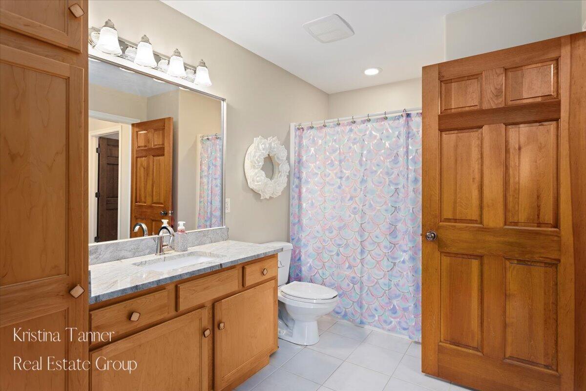 4797 Sunflower Ridge Drive Northeast Ada, MI 49301 - Photo 37 of 65 Bathroom