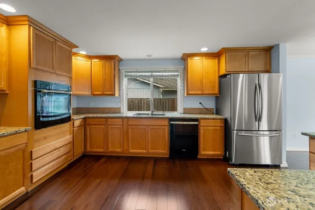 $2,700 | 16303 121st Avenue East, Puyallup, WA 98374