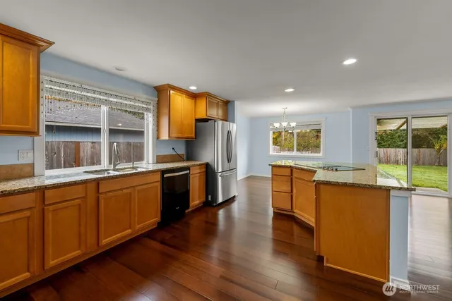 $2,700 | 16303 121st Avenue East, Puyallup, WA 98374