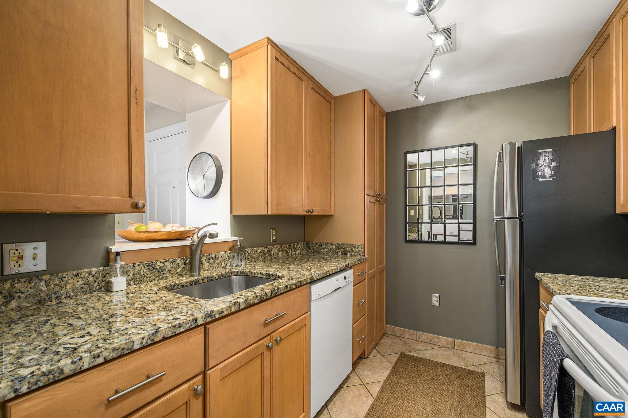 804 East Jefferson Street, Unit D Charlottesville, VA 22902 - Photo 10 of 17