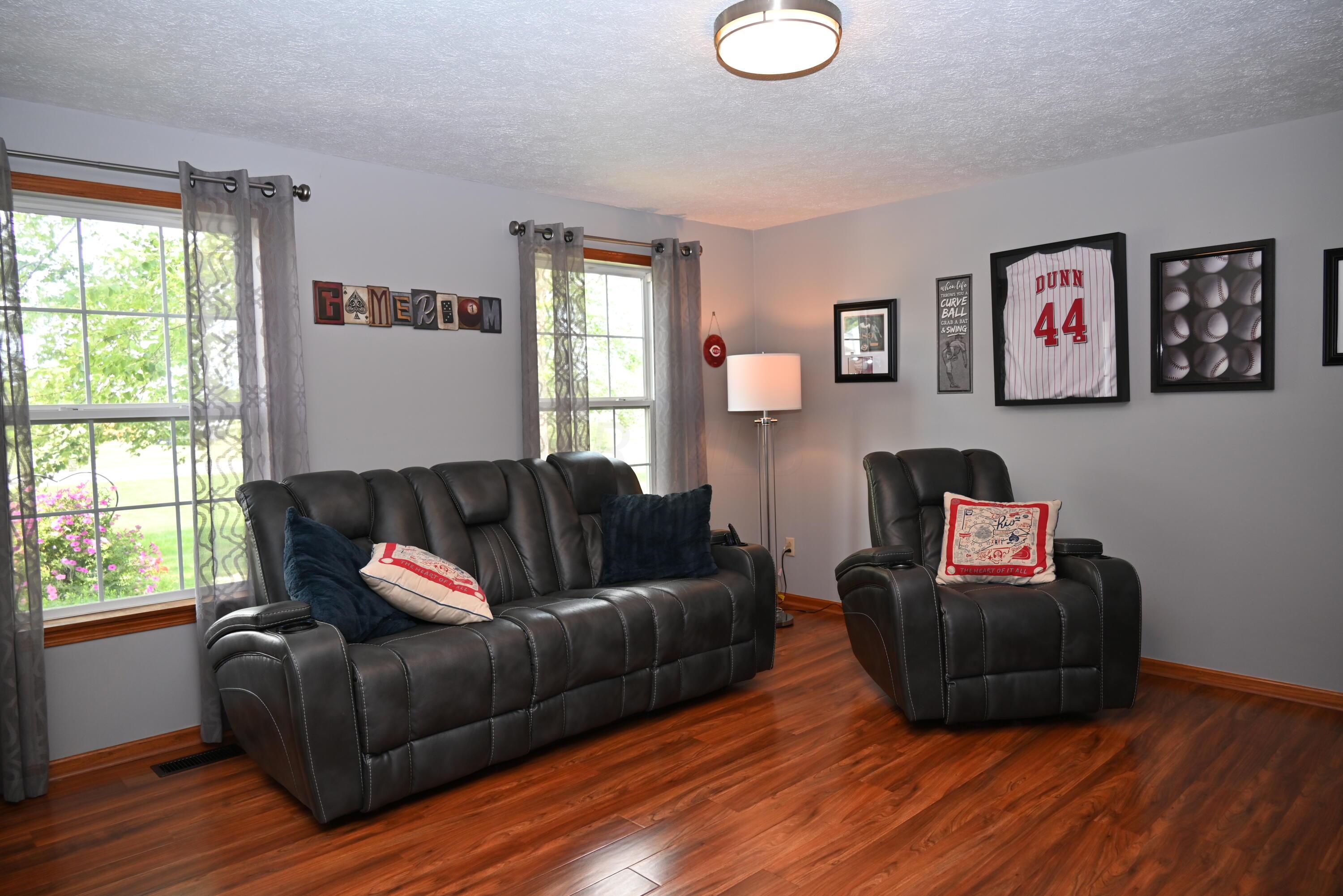 3305 Gooding Road Marion, OH 43302 - Photo 14 of 85 Lot's of day light in living room