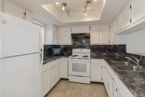 $90,000 | 14777 Wunderlich Drive, Unit 1007, Houston, TX 77069