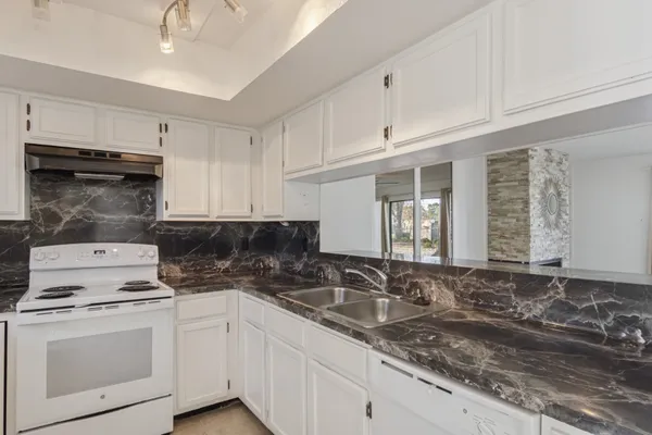 $90,000 | 14777 Wunderlich Drive, Unit 1007, Houston, TX 77069