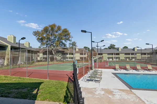 $90,000 | 14777 Wunderlich Drive, Unit 1007, Houston, TX 77069