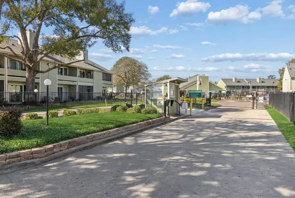 $90,000 | 14777 Wunderlich Drive, Unit 1007, Houston, TX 77069