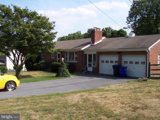 4915 Old Swimming Pool Road Frederick, MD 21703 - Photo 5 of 15 Garage 1