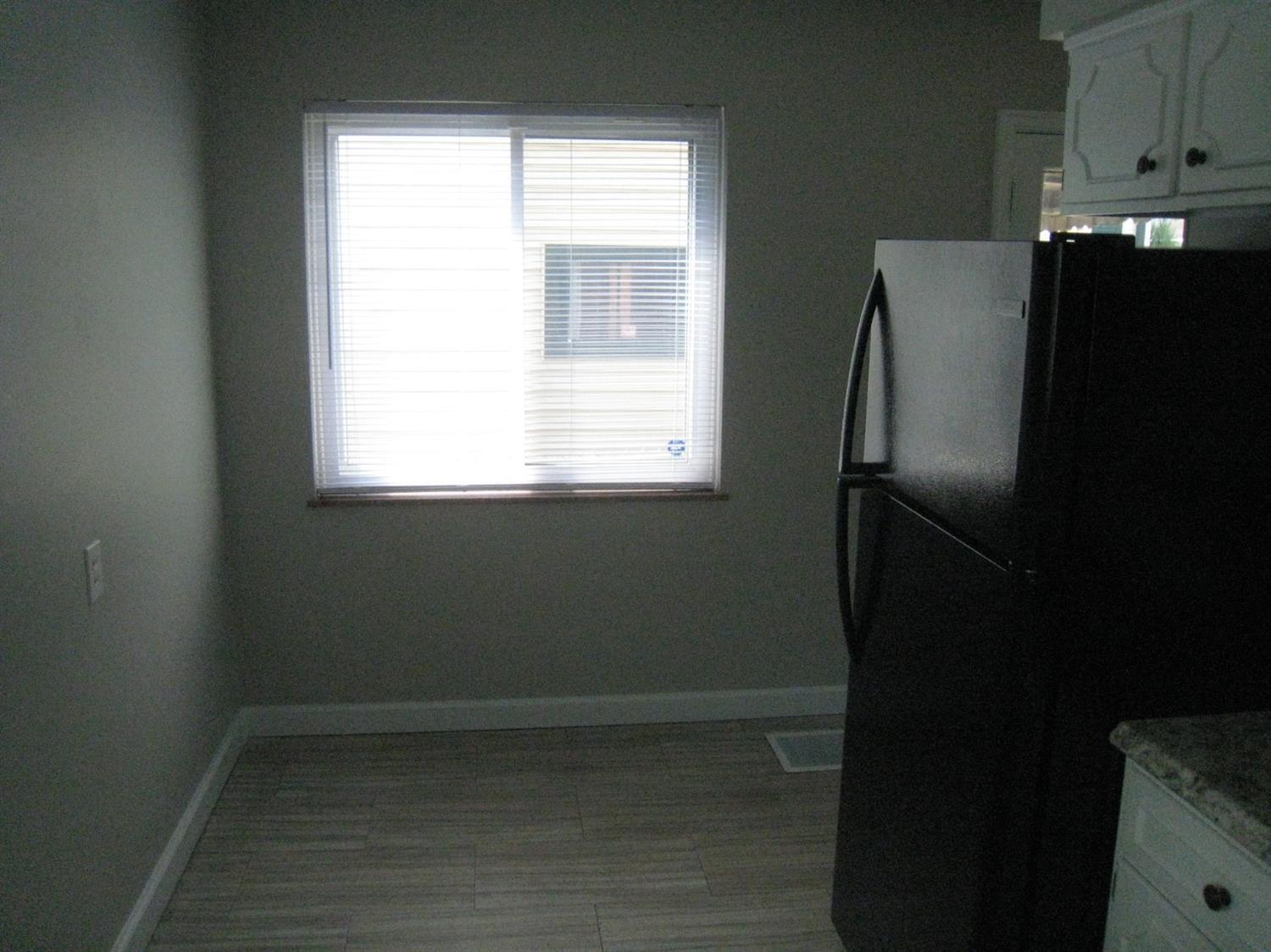 8642 Daly Road Cincinnati, OH 45231 - Photo 8 of 26