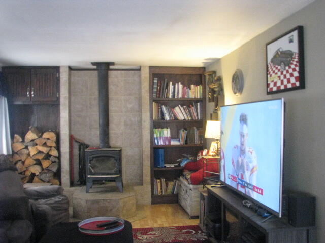 51494 Cedar Road La Pine, OR 97739 - Photo 2 of 21 Cozy Living Room