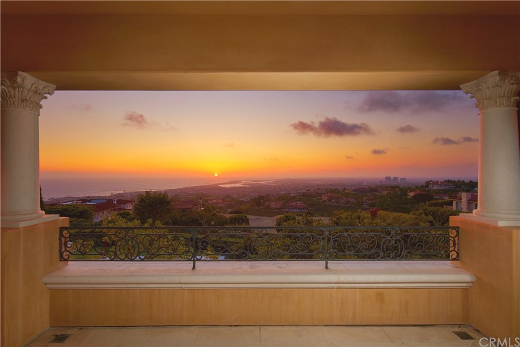 3 Tidecrest Newport Coast, CA 92657 - Photo 4 of 37 a view of a city