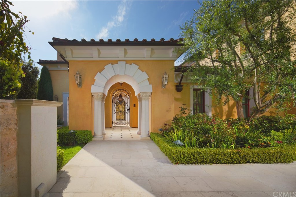 3 Tidecrest Newport Coast, CA 92657 - Photo 8 of 37 a house view with a garden space