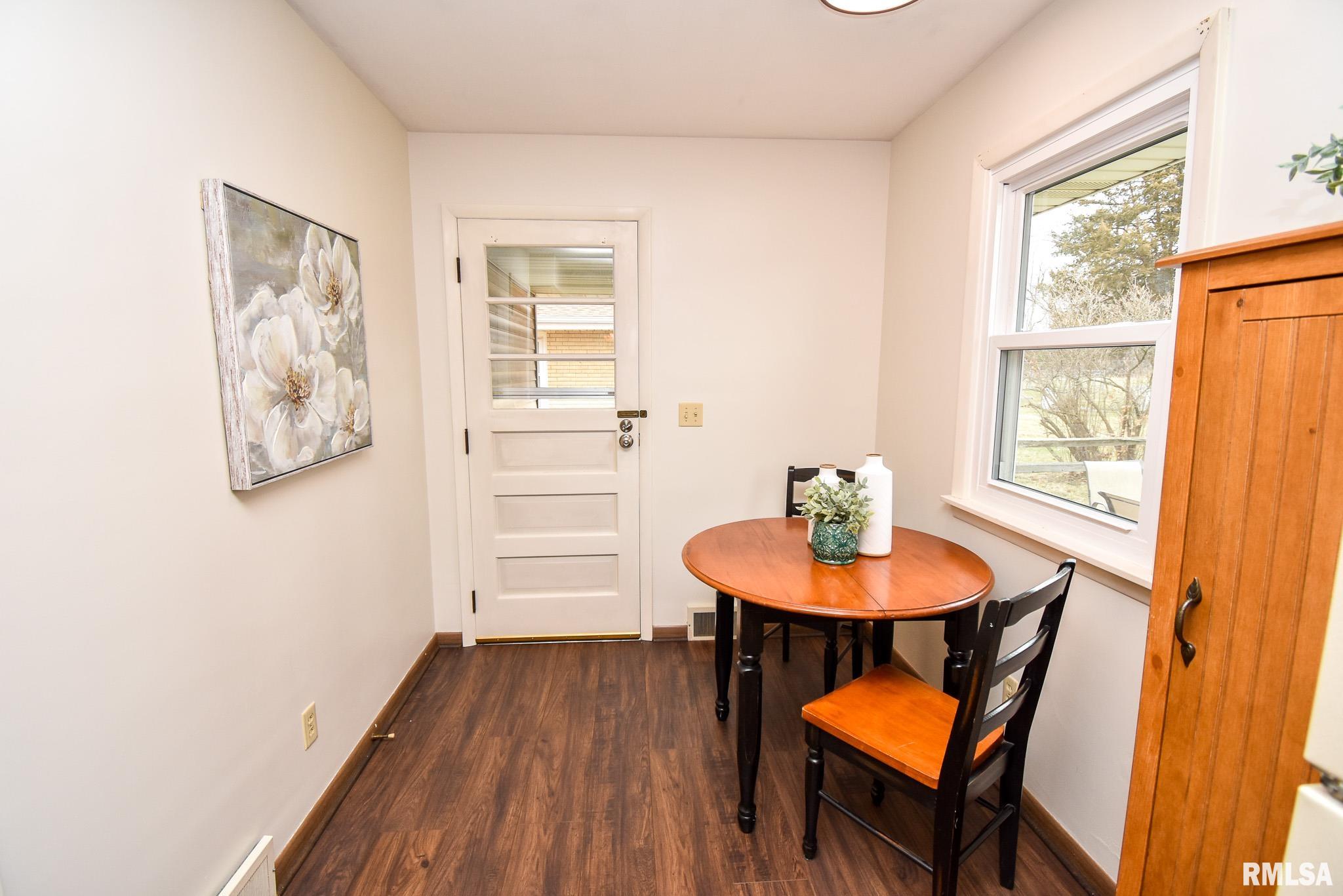 406 Sherwood Park Road Washington, IL 61571 - Photo 11 of 36 Gallery Image 11