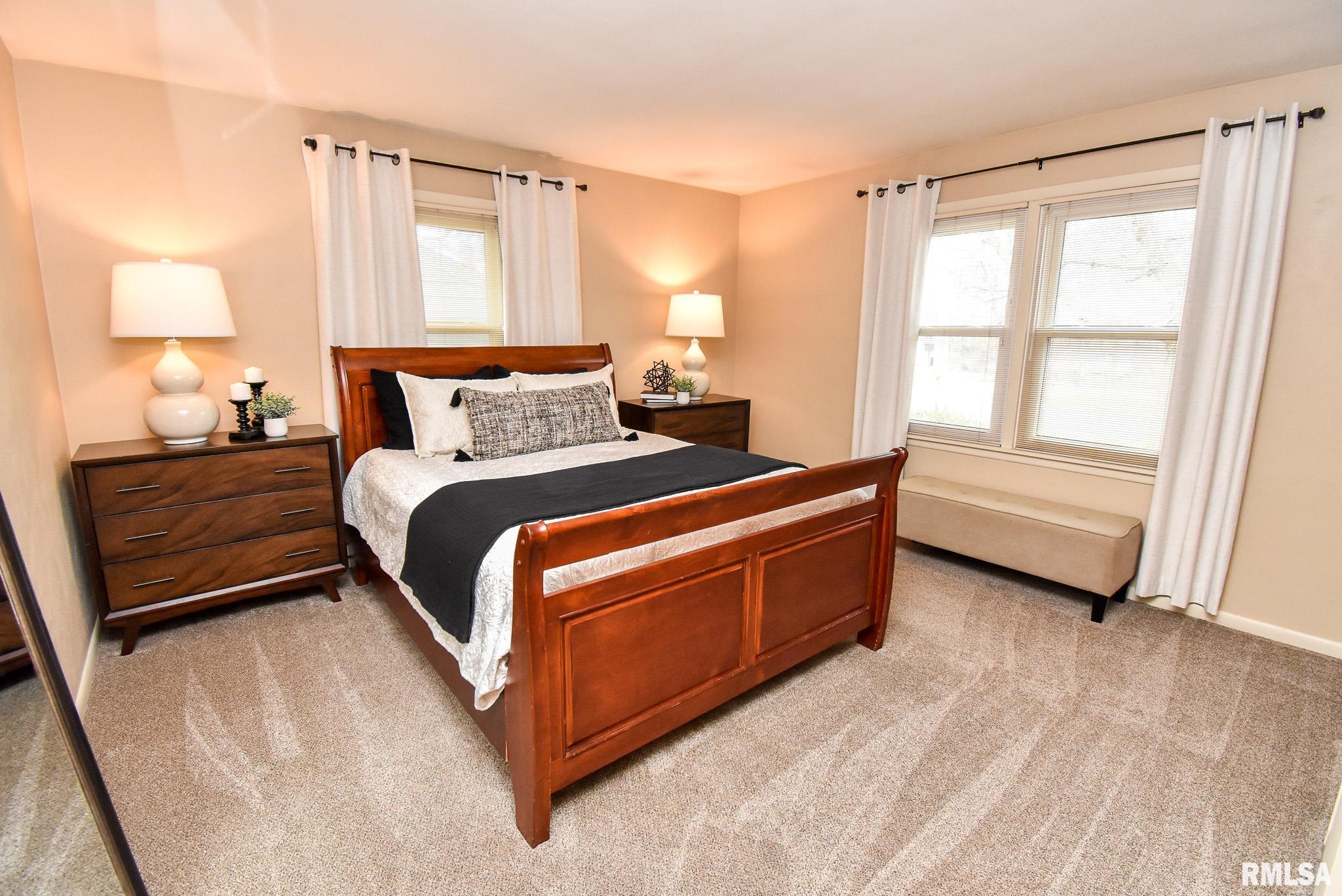 406 Sherwood Park Road Washington, IL 61571 - Photo 14 of 36 Gallery Image 14