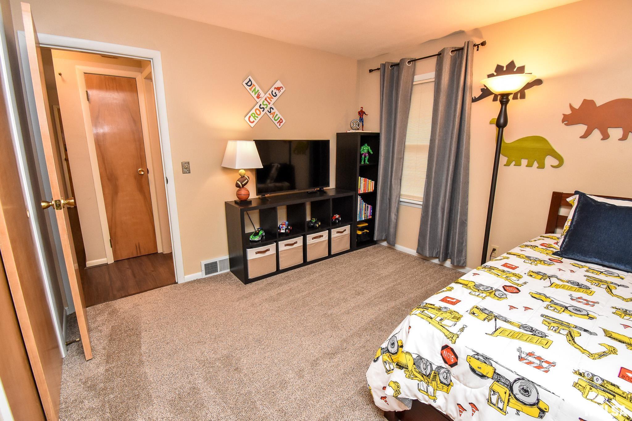 406 Sherwood Park Road Washington, IL 61571 - Photo 18 of 36 Gallery Image 18