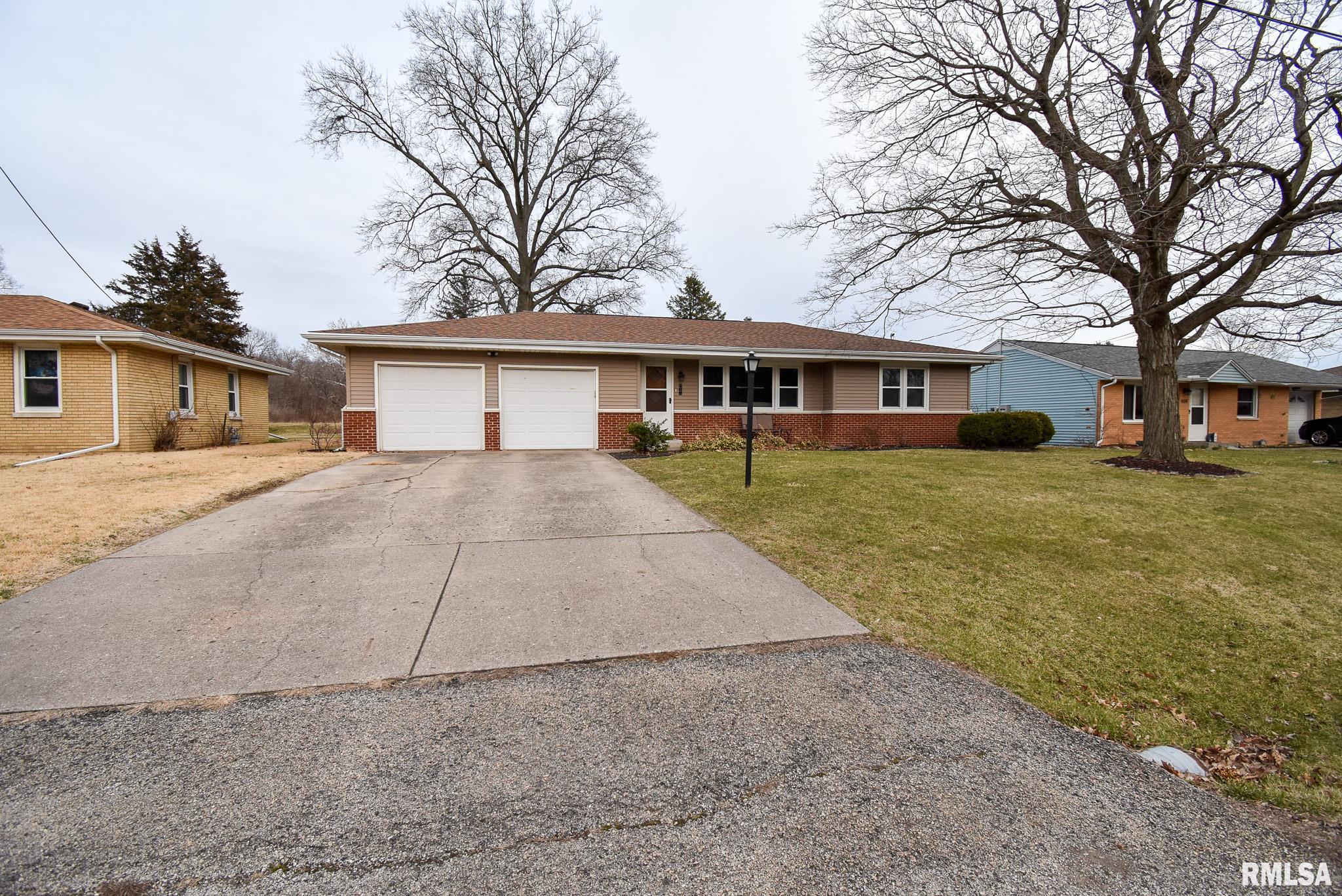 406 Sherwood Park Road Washington, IL 61571 - Photo 2 of 36 Gallery Image 2