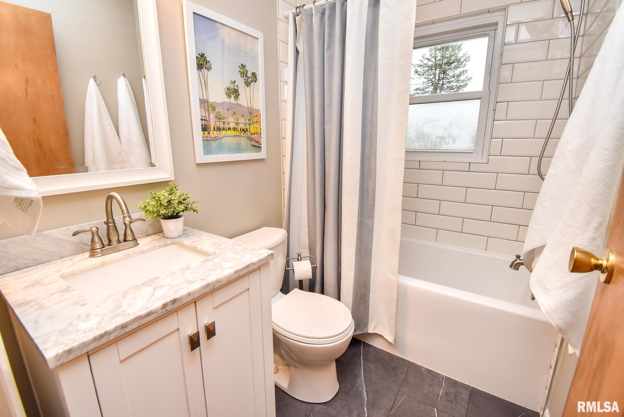 406 Sherwood Park Road Washington, IL 61571 - Photo 21 of 36 Gallery Image 21