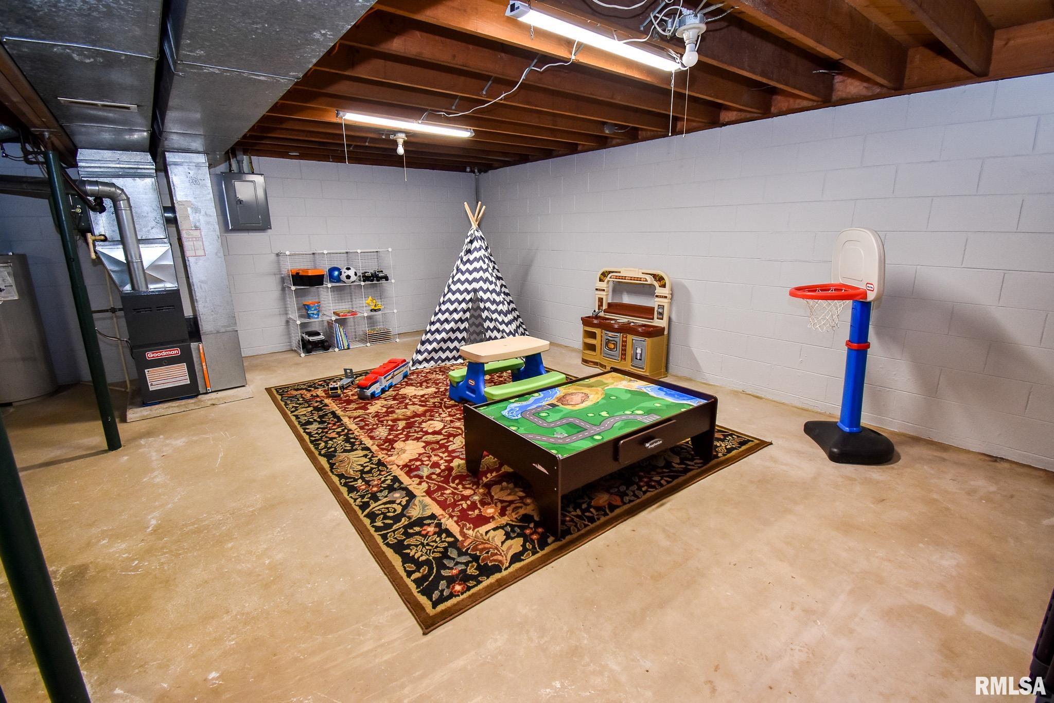 406 Sherwood Park Road Washington, IL 61571 - Photo 24 of 36 Gallery Image 24