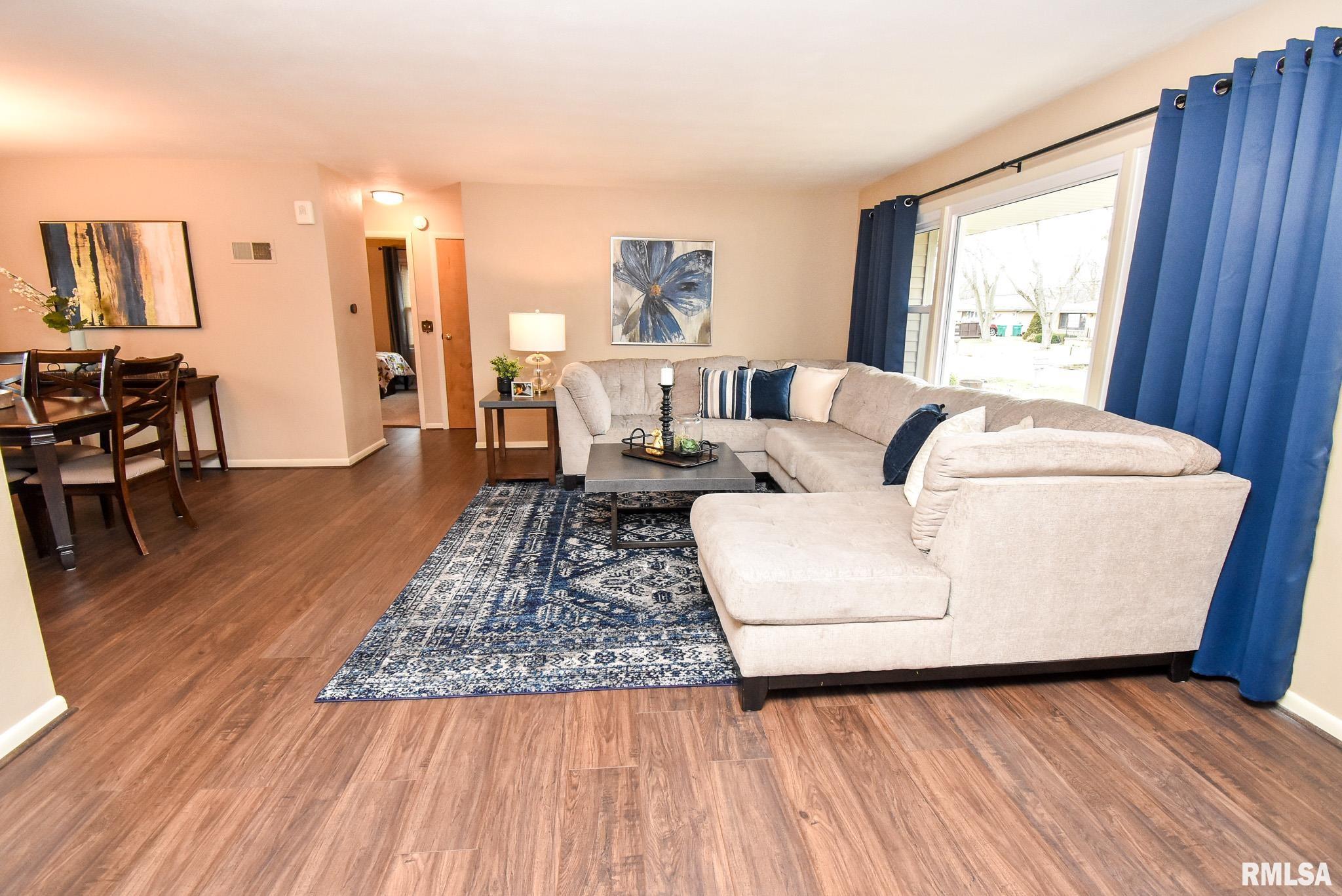 406 Sherwood Park Road Washington, IL 61571 - Photo 5 of 36 Gallery Image 5