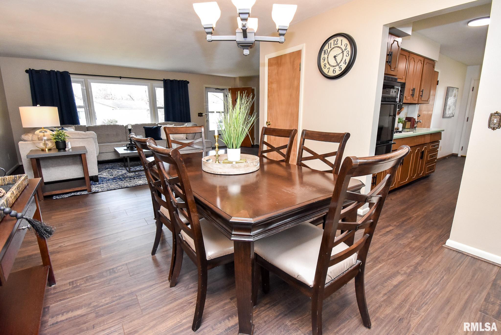 406 Sherwood Park Road Washington, IL 61571 - Photo 9 of 36 Gallery Image 9