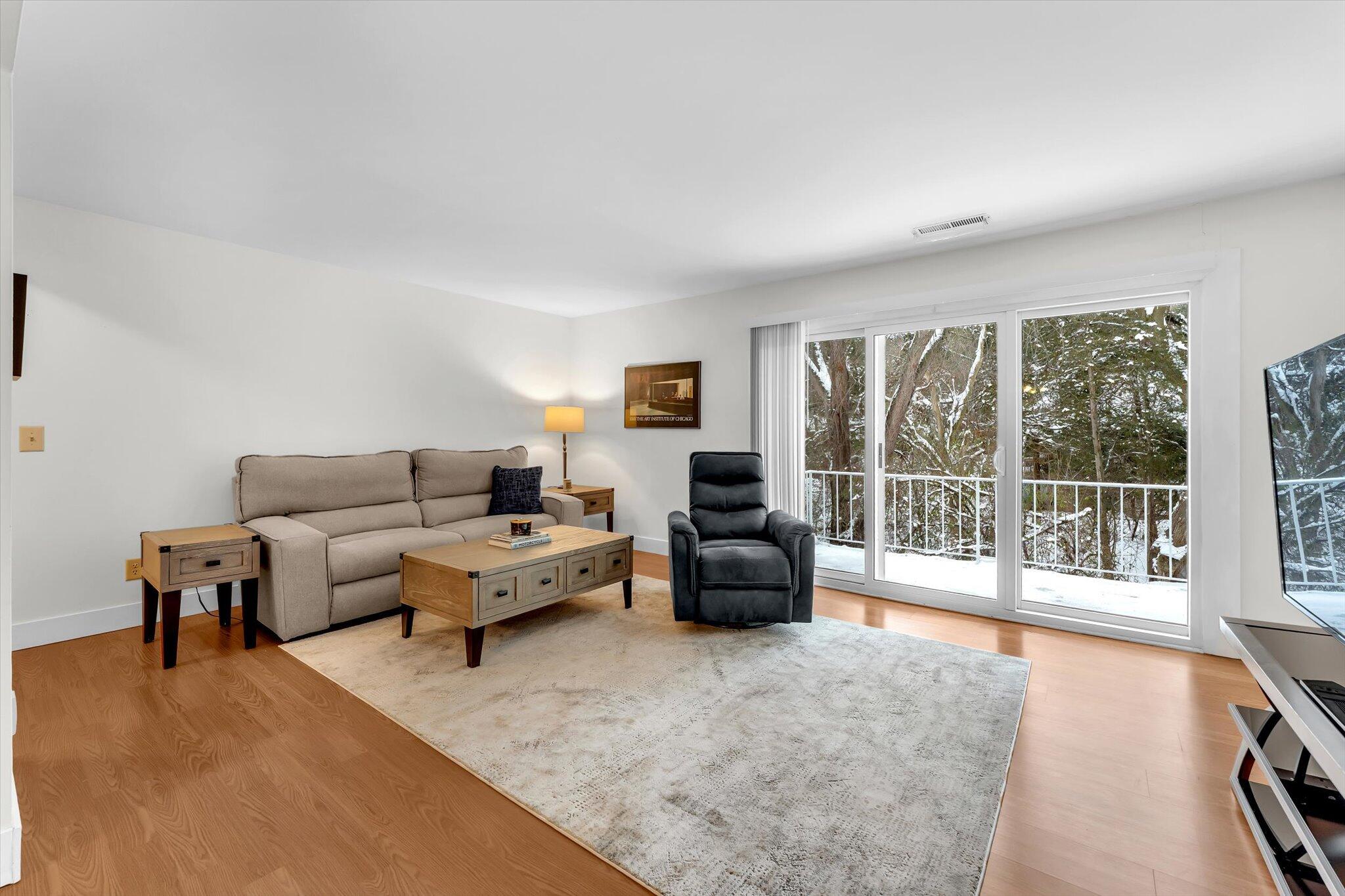 6716 Cascade Road Southeast, Unit 46 Grand Rapids, MI 49546 - Photo 11 of 33 Living Room