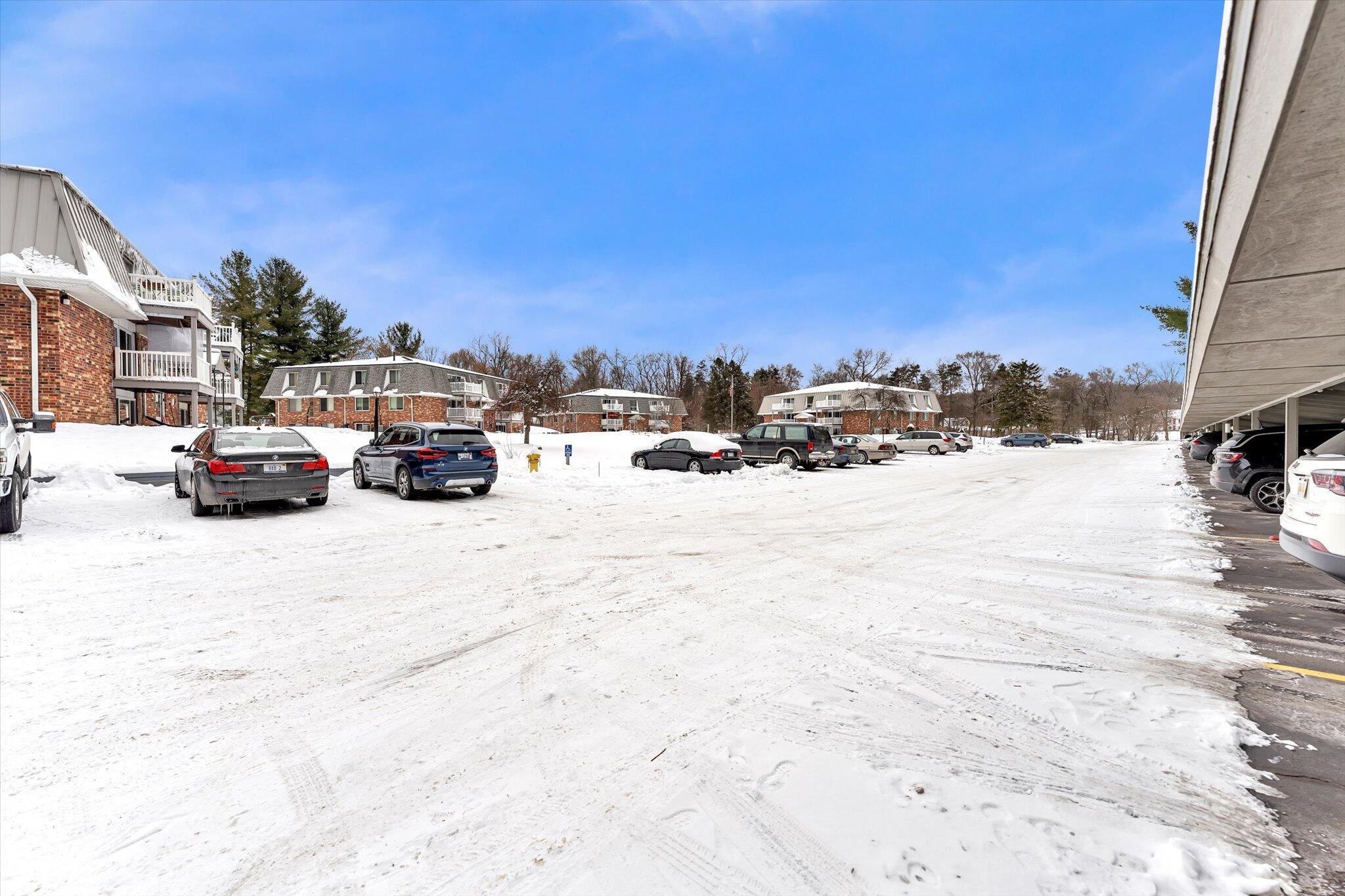 6716 Cascade Road Southeast, Unit 46 Grand Rapids, MI 49546 - Photo 32 of 33 Community / Guest Parking