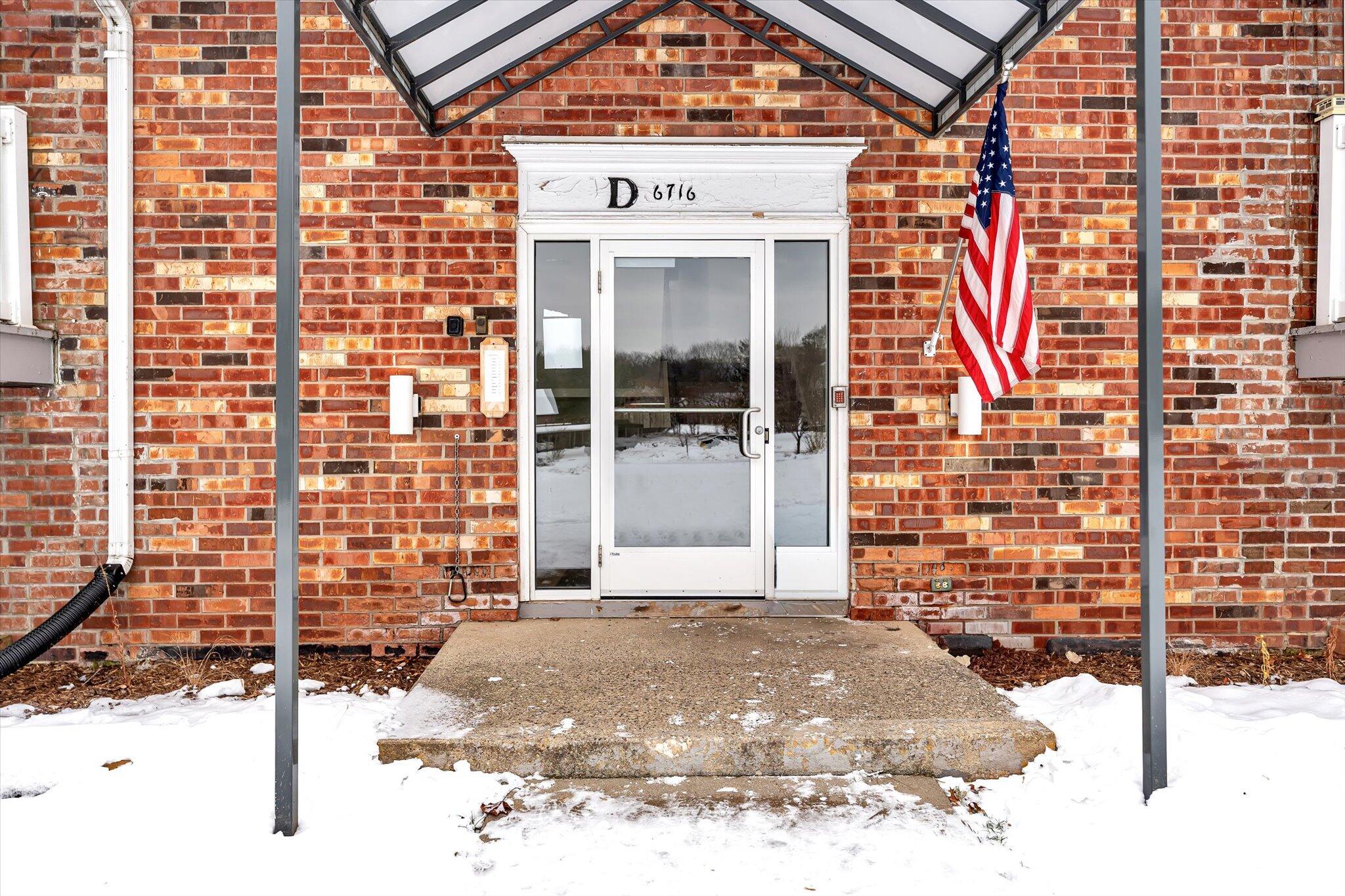 6716 Cascade Road Southeast, Unit 46 Grand Rapids, MI 49546 - Photo 4 of 33 Front of Condo