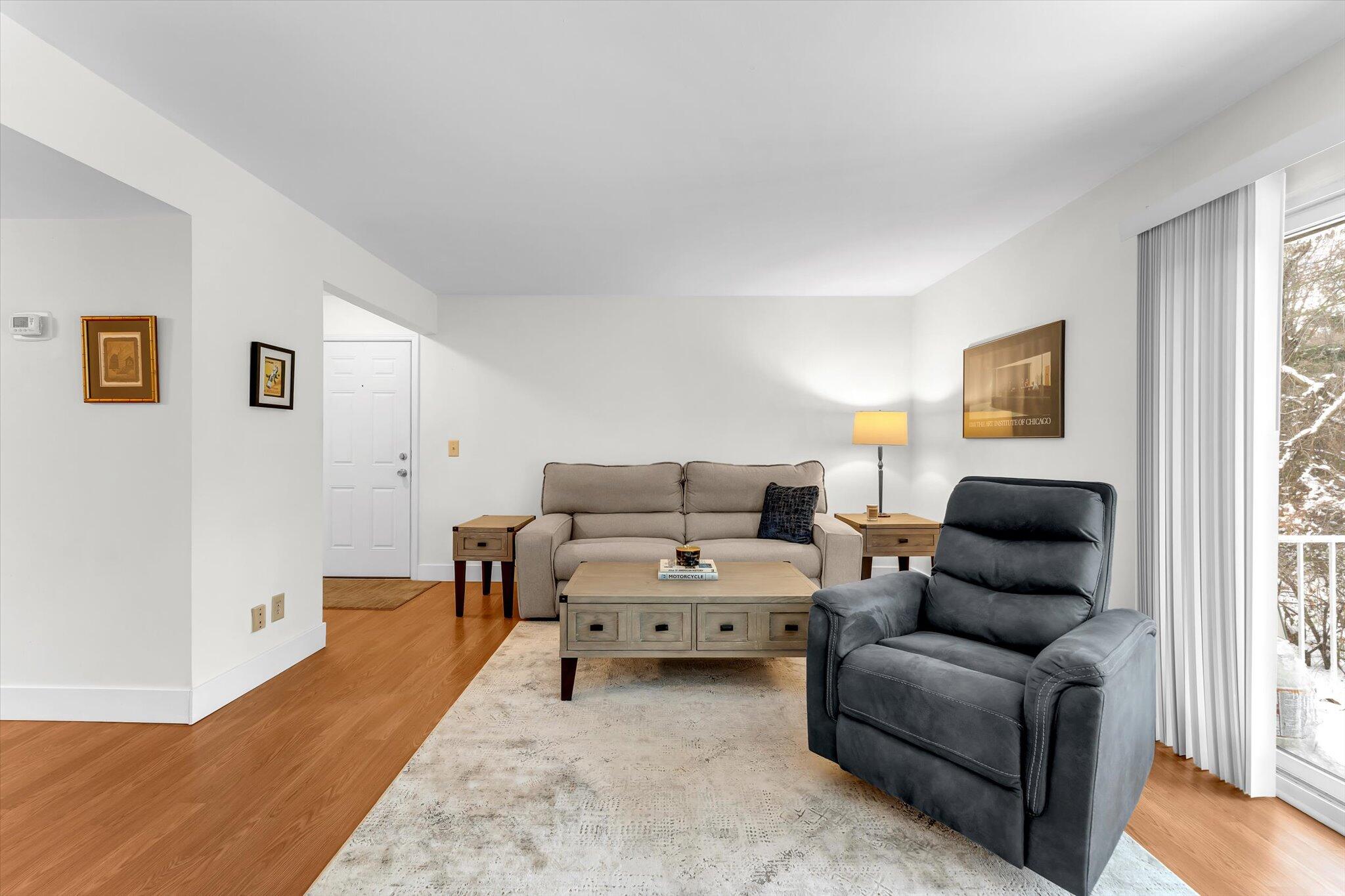 6716 Cascade Road Southeast, Unit 46 Grand Rapids, MI 49546 - Photo 9 of 33 Living Room