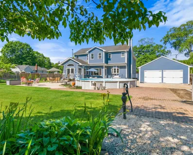$899,990 | 2185 Sycamore Avenue, Ronkonkoma, NY 11779