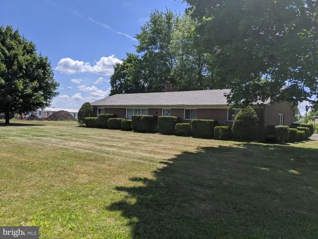 a view of swimming pool and lake view