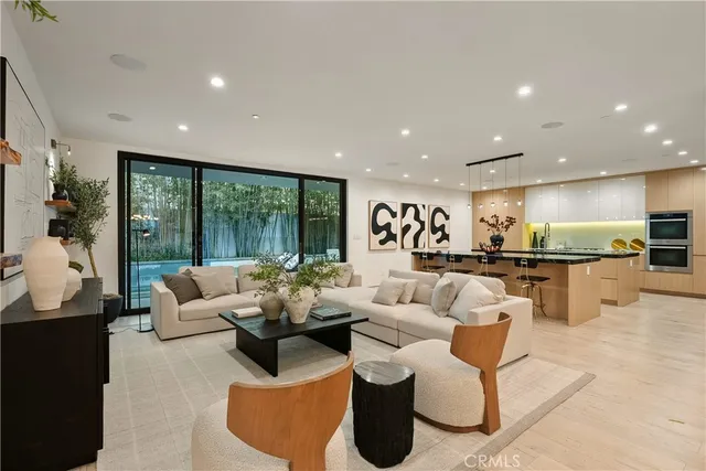 $14,800 | 4242 Vantage Avenue, Studio City, CA 91604