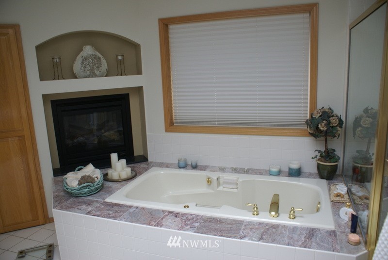 15300 Starr Road Southeast Olalla, WA 98359 - Photo 11 of 23 Gallery Image 11
