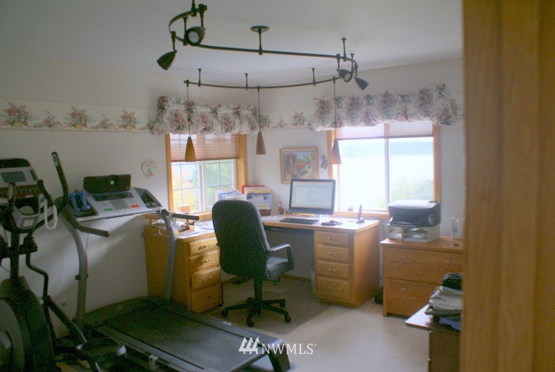 15300 Starr Road Southeast Olalla, WA 98359 - Photo 13 of 23 Gallery Image 13